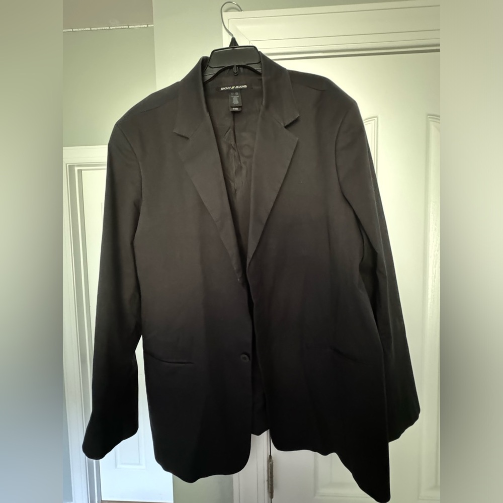 Men’s XXL DKNY black blazer, good condition